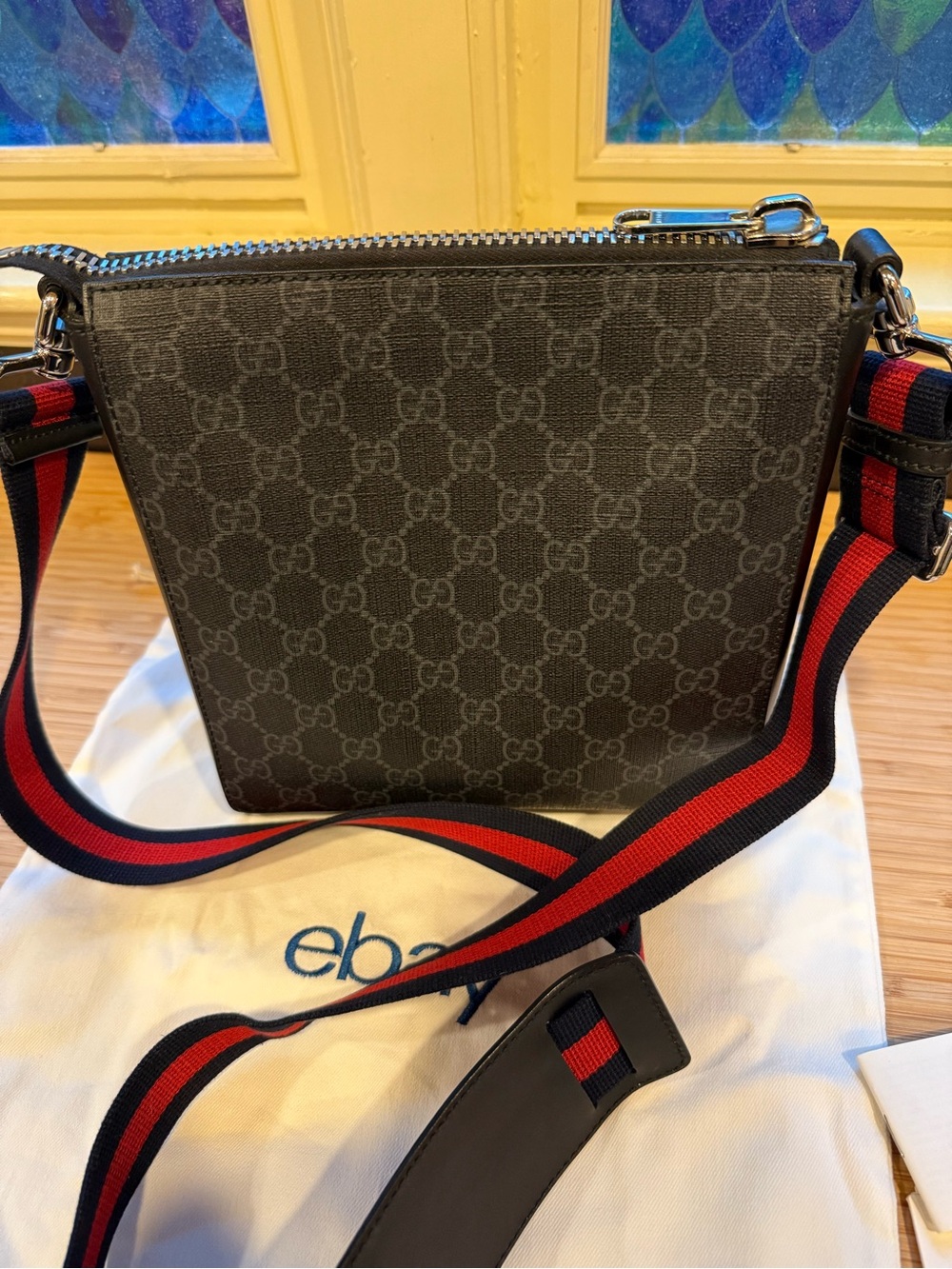 New Gucci Black GG Supreme Canvas Messenger Bag - Picture 2 of 9